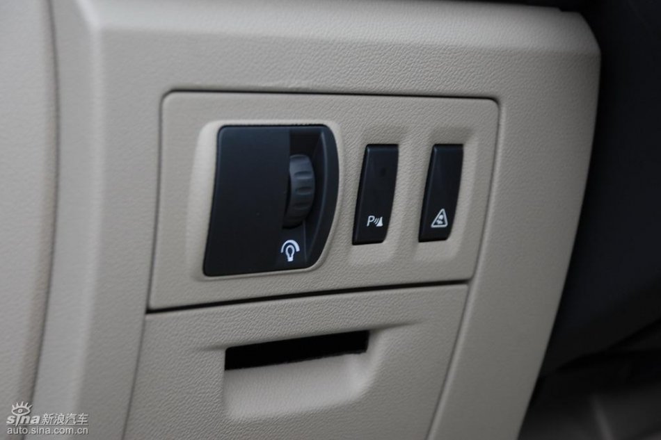 雷诺拉古娜内饰实拍图