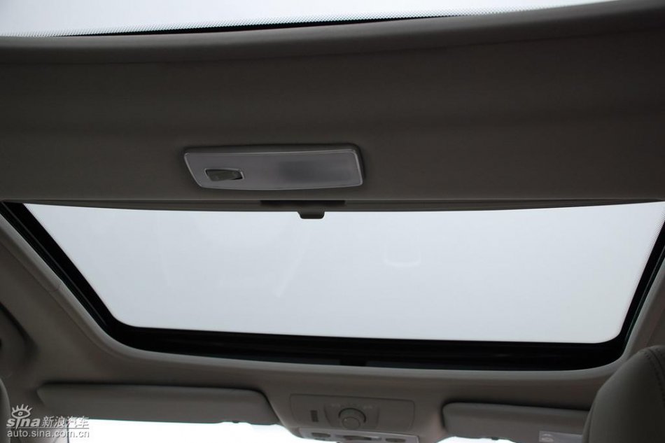 雷诺拉古娜内饰实拍图