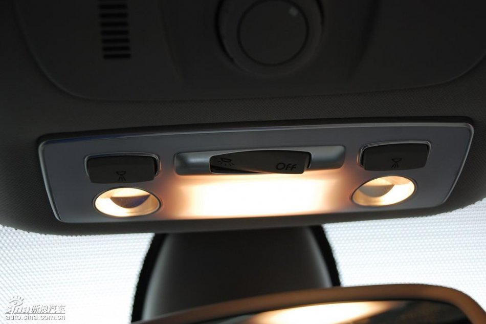 雷诺拉古娜内饰实拍图