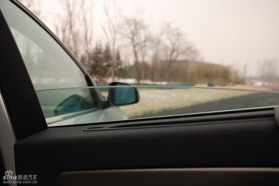 雷诺拉古娜内饰实拍图