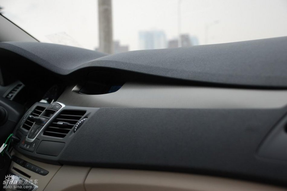 雷诺拉古娜内饰实拍图