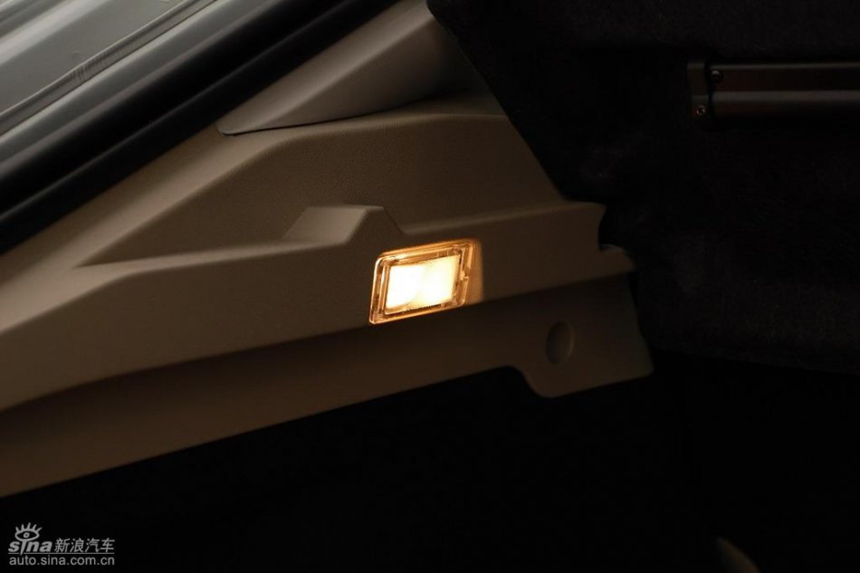 雷诺拉古娜内饰实拍图