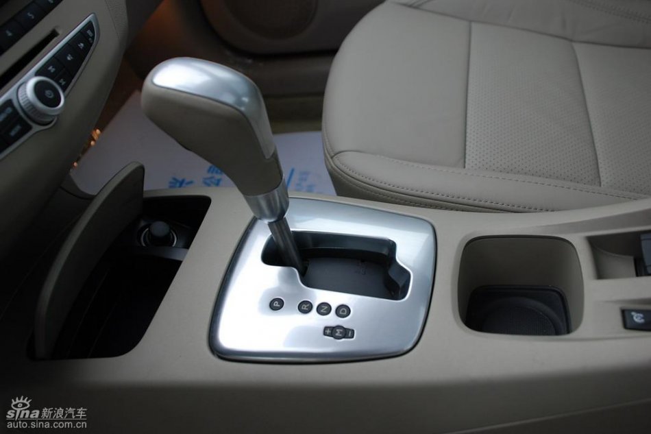 雷诺拉古娜内饰实拍图