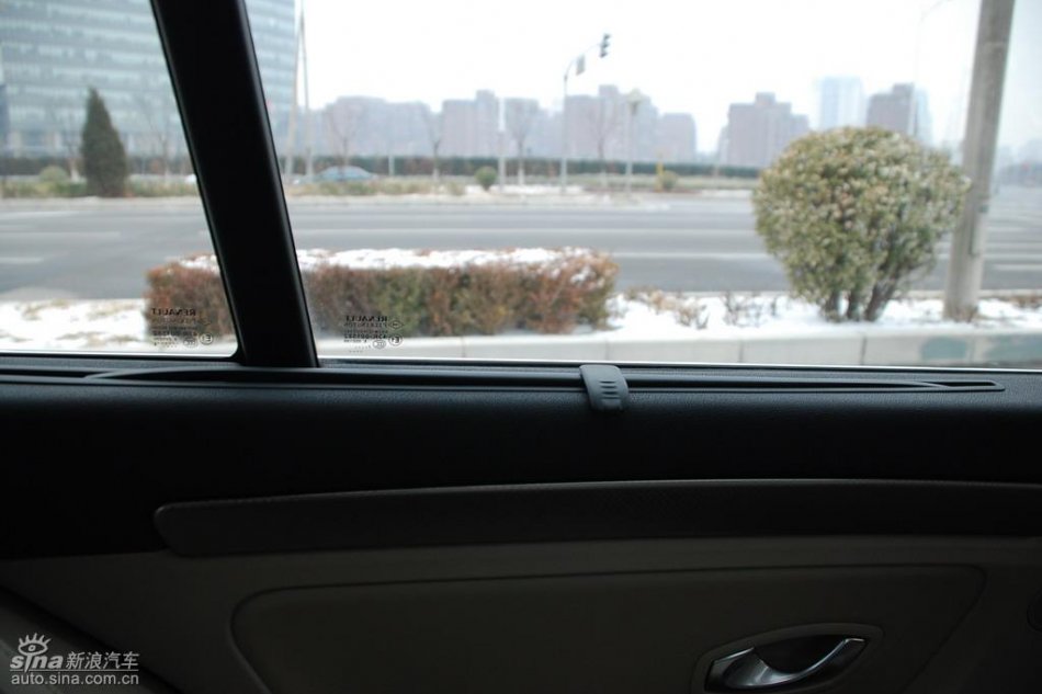 雷诺拉古娜内饰实拍图