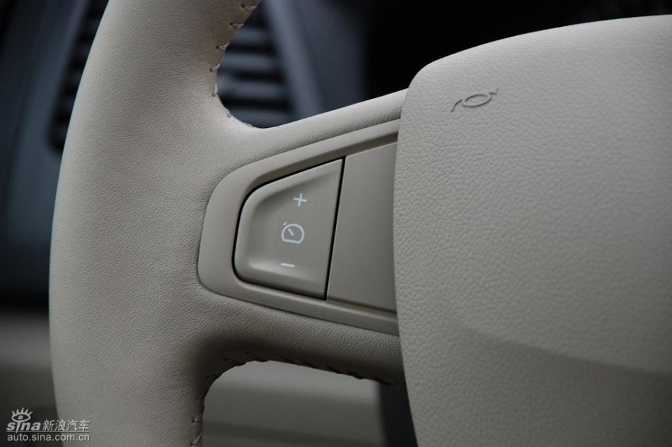 雷诺拉古娜内饰实拍图