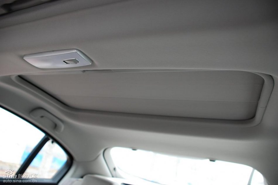 雷诺拉古娜内饰实拍图