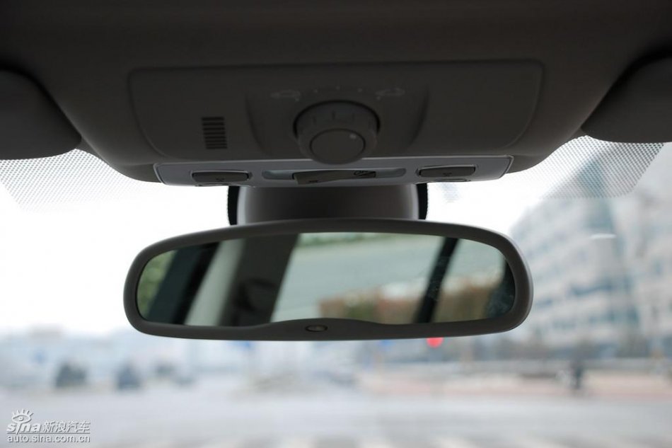 雷诺拉古娜内饰实拍图