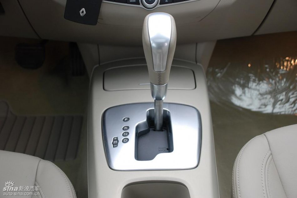 雷诺拉古娜内饰实拍图