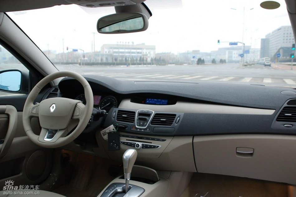 雷诺拉古娜内饰实拍图