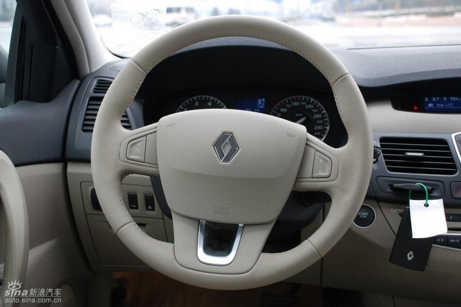 雷诺拉古娜内饰实拍图