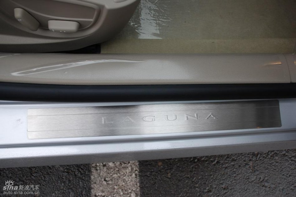 雷诺拉古娜内饰实拍图