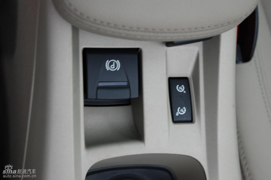 雷诺拉古娜内饰实拍图