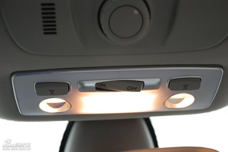 雷诺拉古娜内饰实拍图