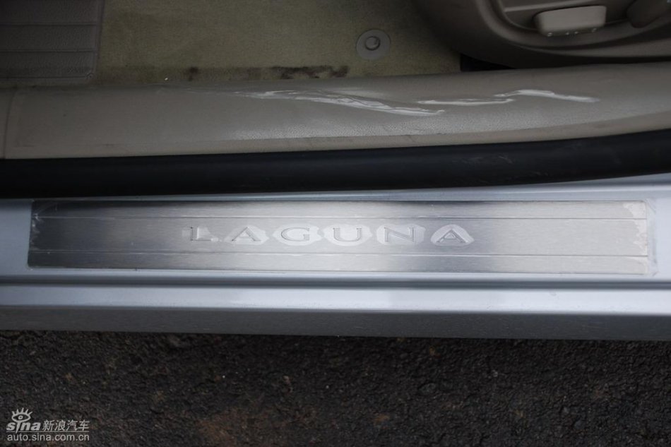 雷诺拉古娜内饰实拍图