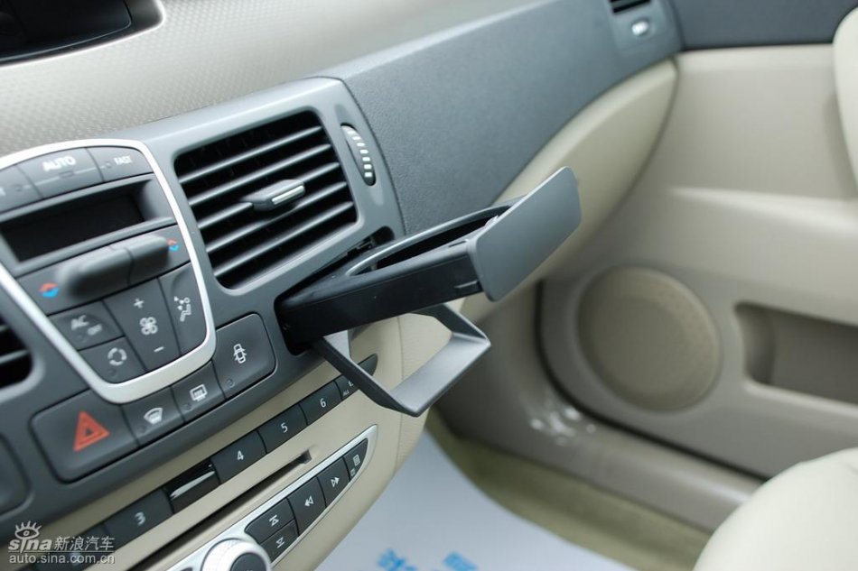 雷诺拉古娜内饰实拍图