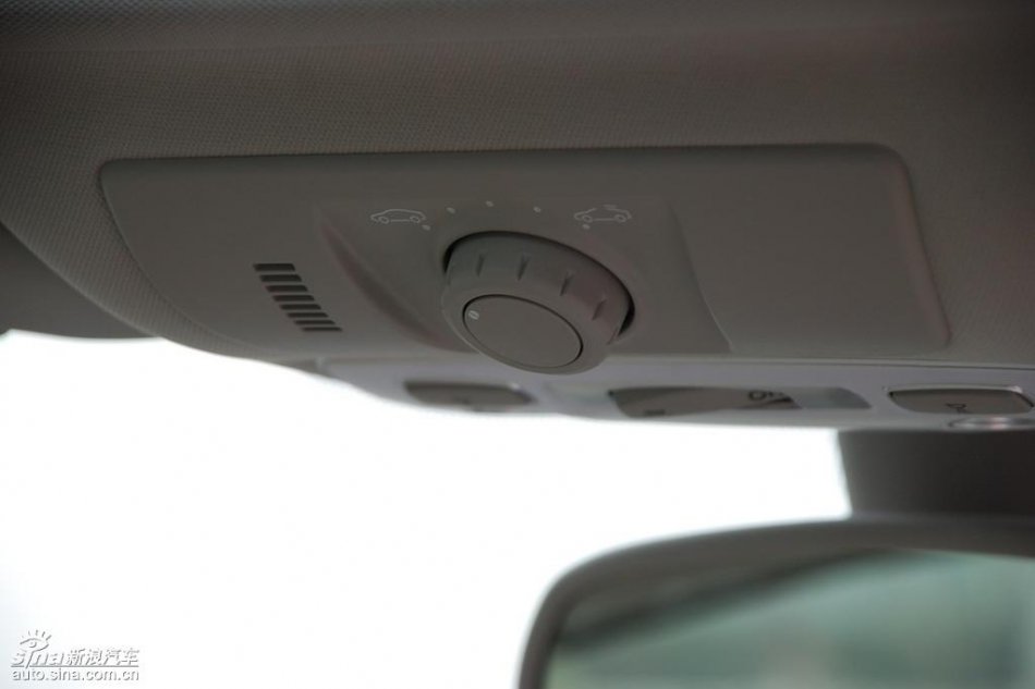 雷诺拉古娜内饰实拍图