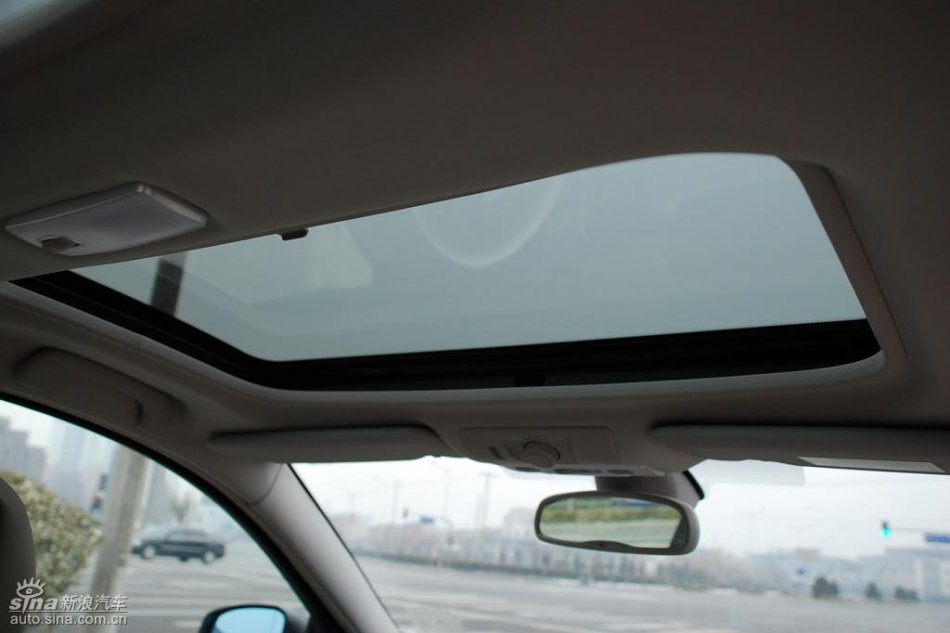 雷诺拉古娜内饰实拍图