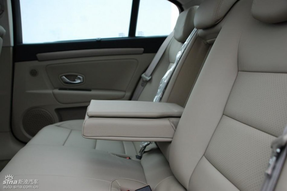 雷诺拉古娜内饰实拍图