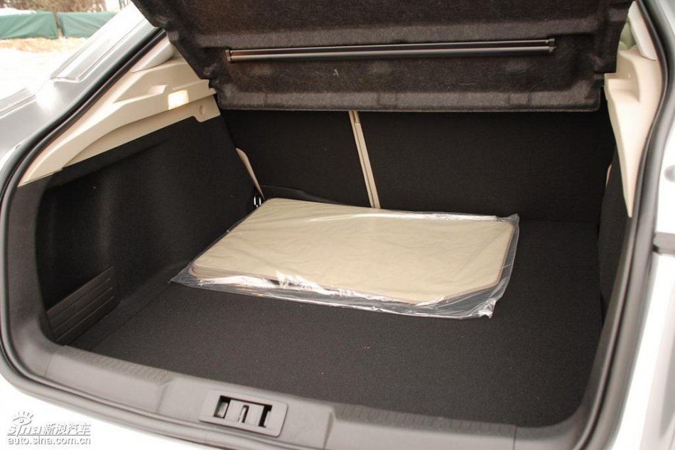 雷诺拉古娜内饰实拍图