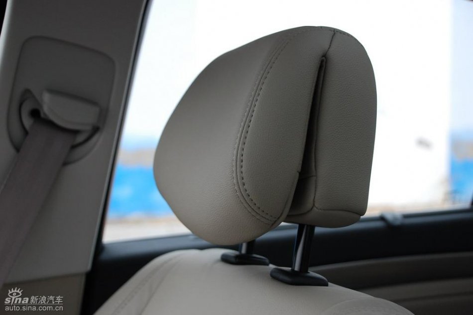 雷诺拉古娜内饰实拍图