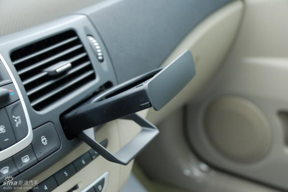 雷诺拉古娜内饰实拍图