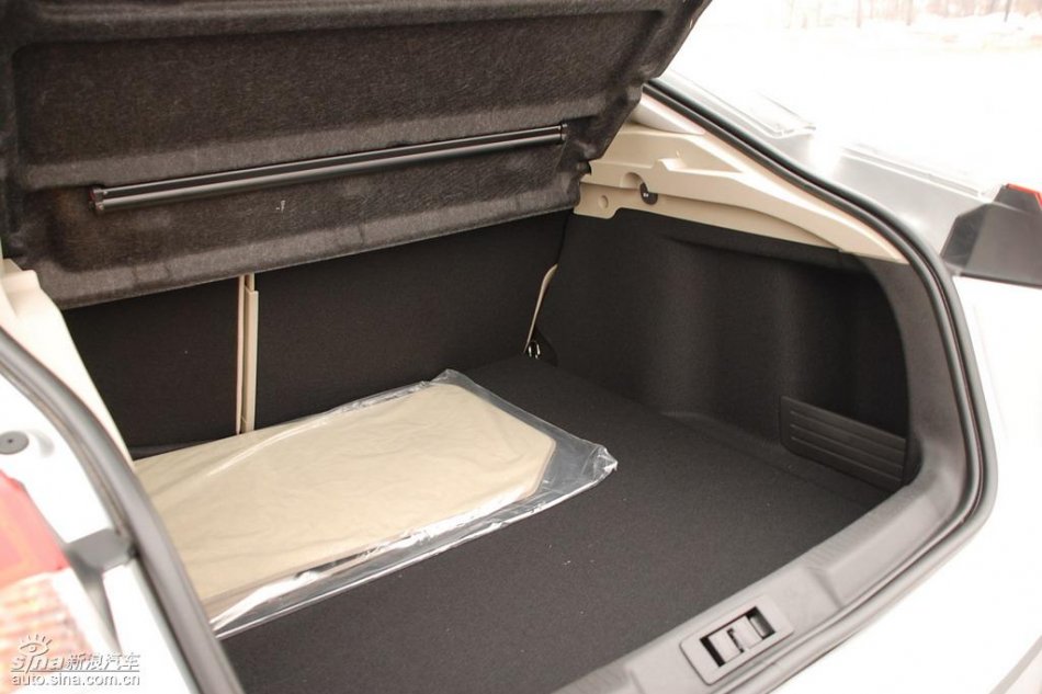 雷诺拉古娜内饰实拍图