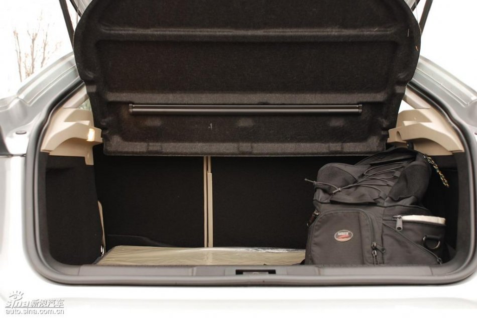 雷诺拉古娜内饰实拍图