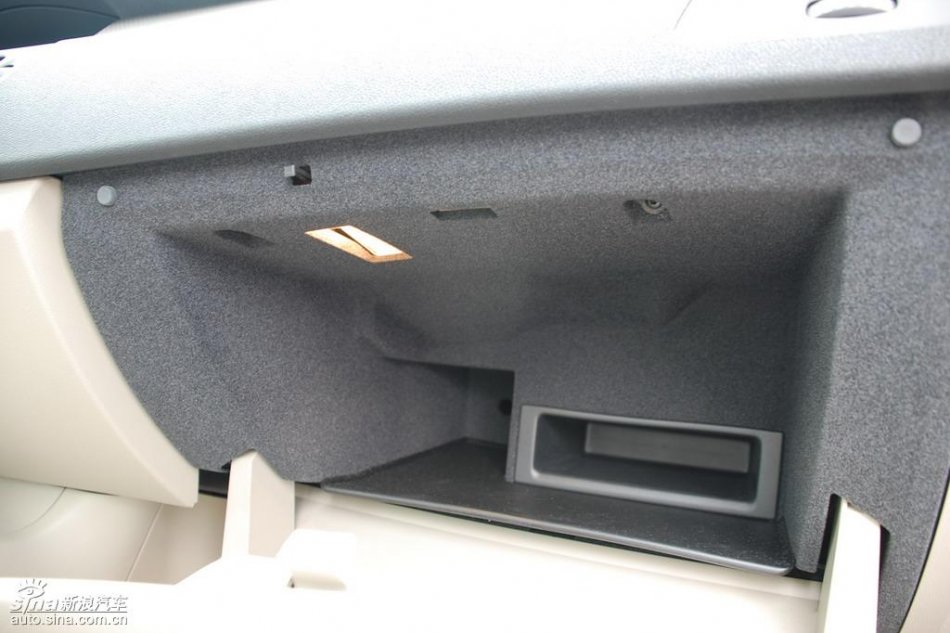 雷诺拉古娜内饰实拍图