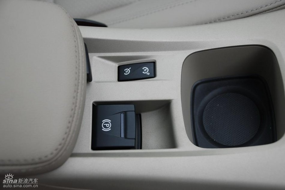 雷诺拉古娜内饰实拍图