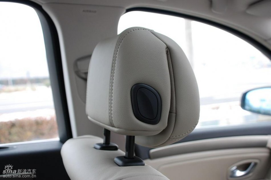 雷诺拉古娜内饰实拍图