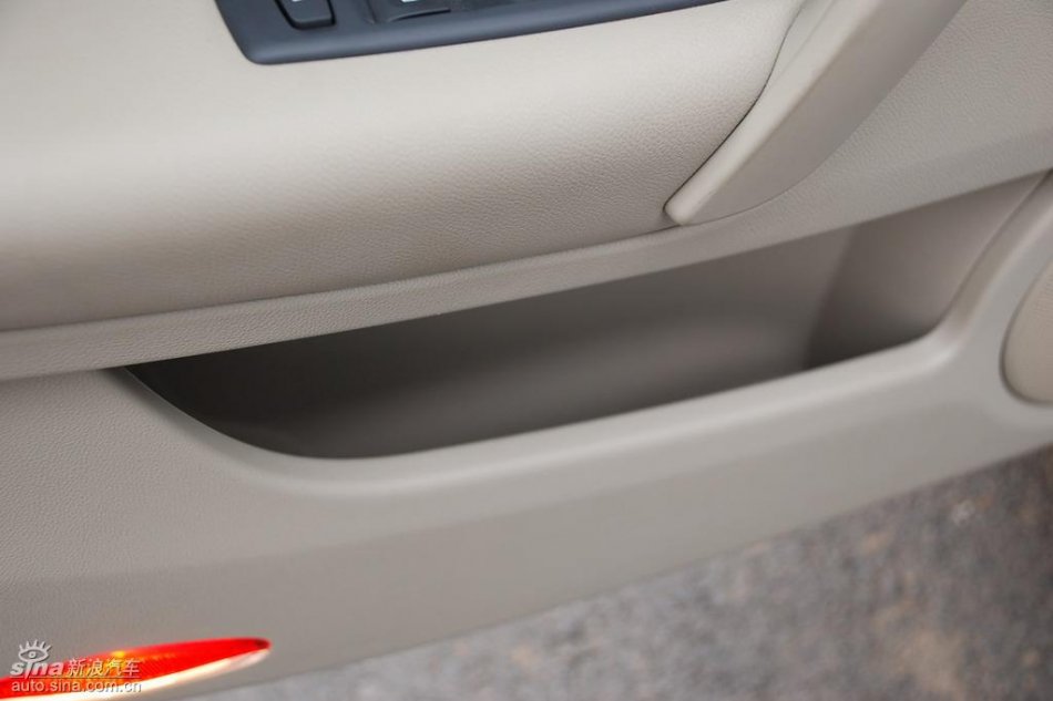 雷诺拉古娜内饰实拍图