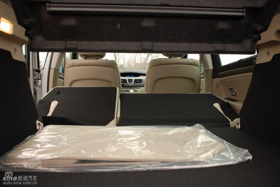 雷诺拉古娜内饰实拍图