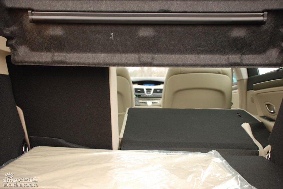 雷诺拉古娜内饰实拍图