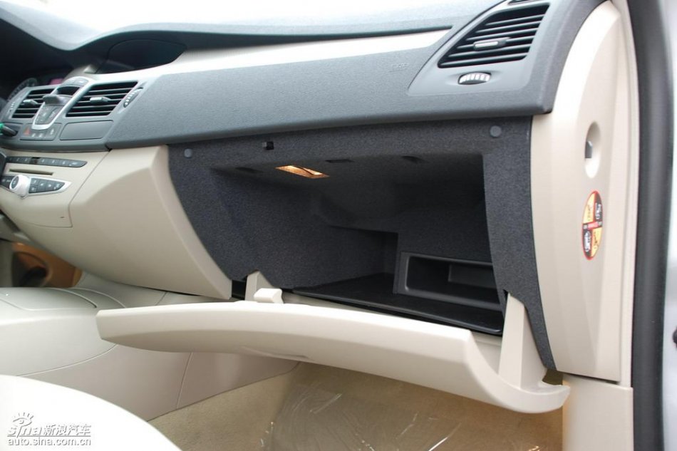 雷诺拉古娜内饰实拍图