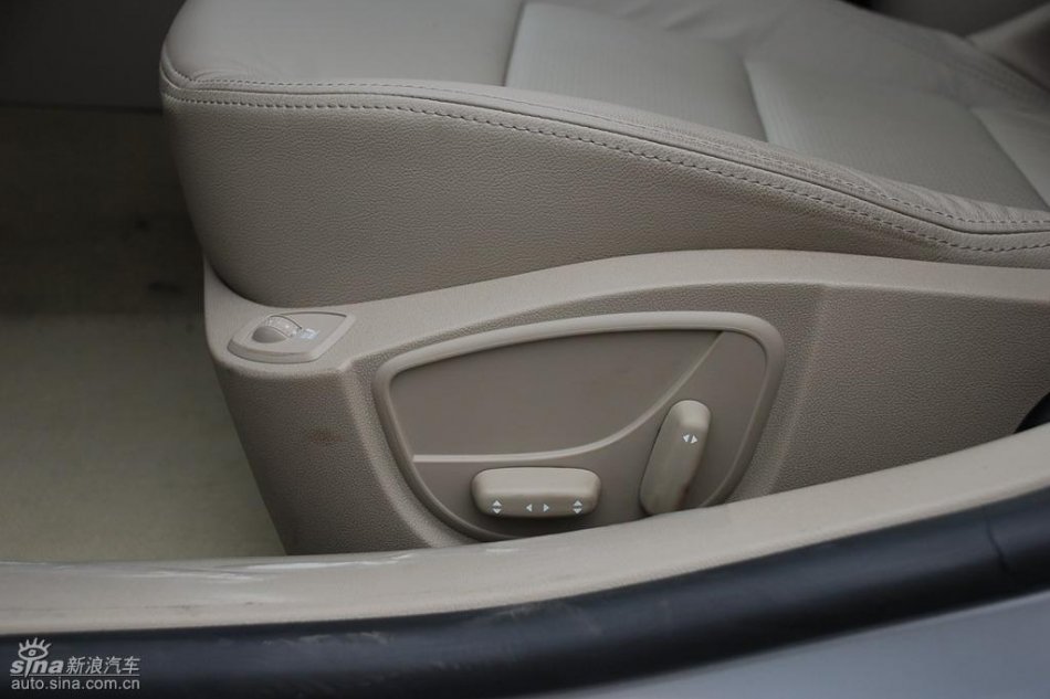 雷诺拉古娜内饰实拍图