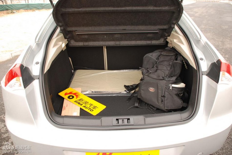 雷诺拉古娜内饰实拍图