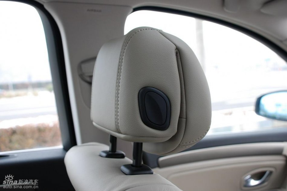 雷诺拉古娜内饰实拍图