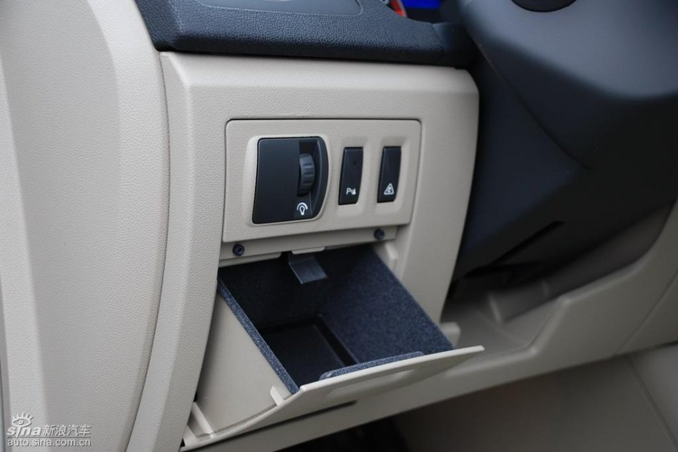 雷诺拉古娜内饰实拍图