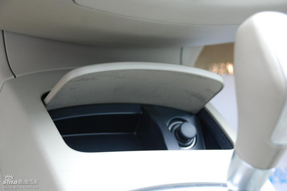 雷诺拉古娜内饰实拍图