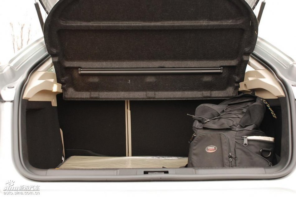 雷诺拉古娜内饰实拍图