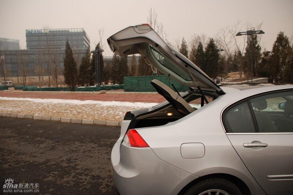 雷诺拉古娜内饰实拍图