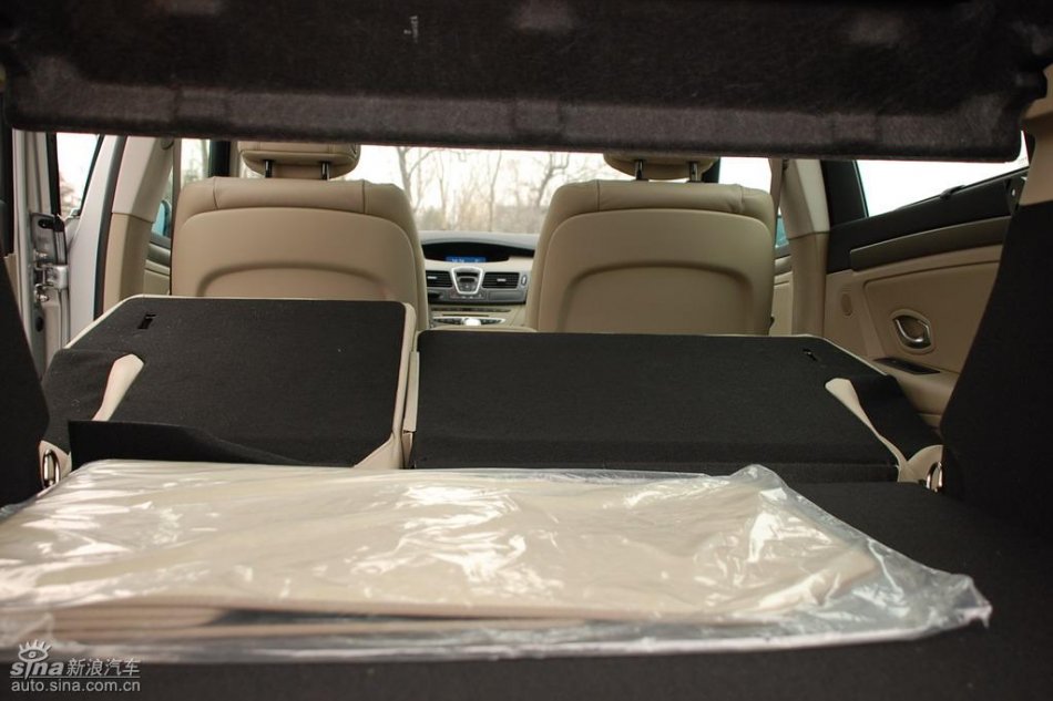 雷诺拉古娜内饰实拍图