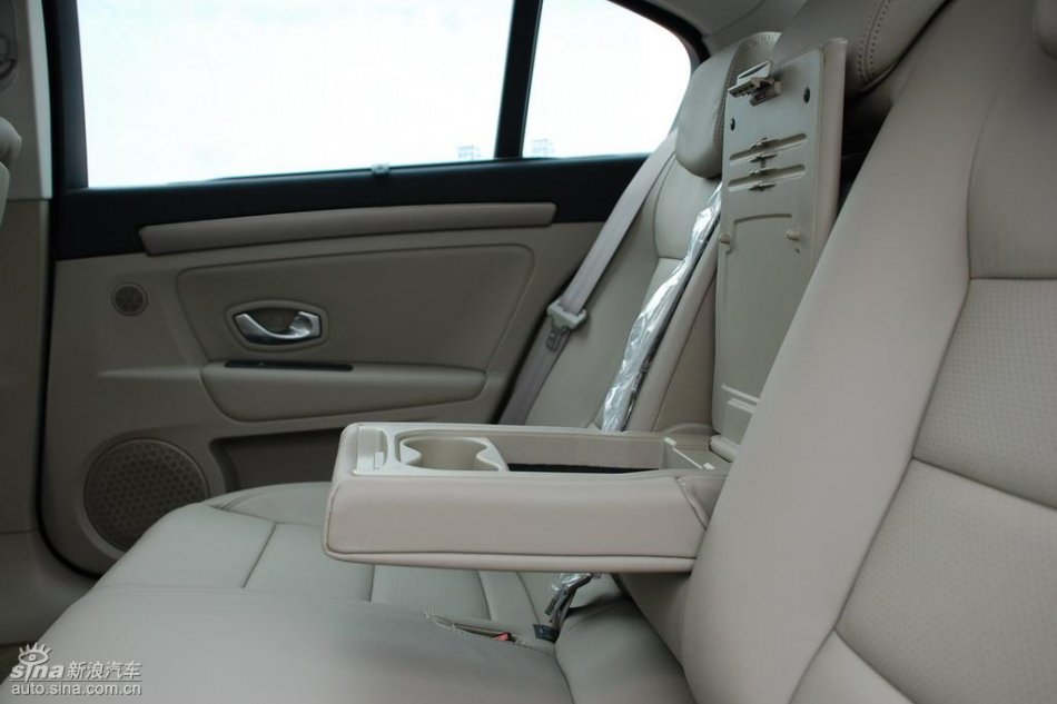 雷诺拉古娜内饰实拍图