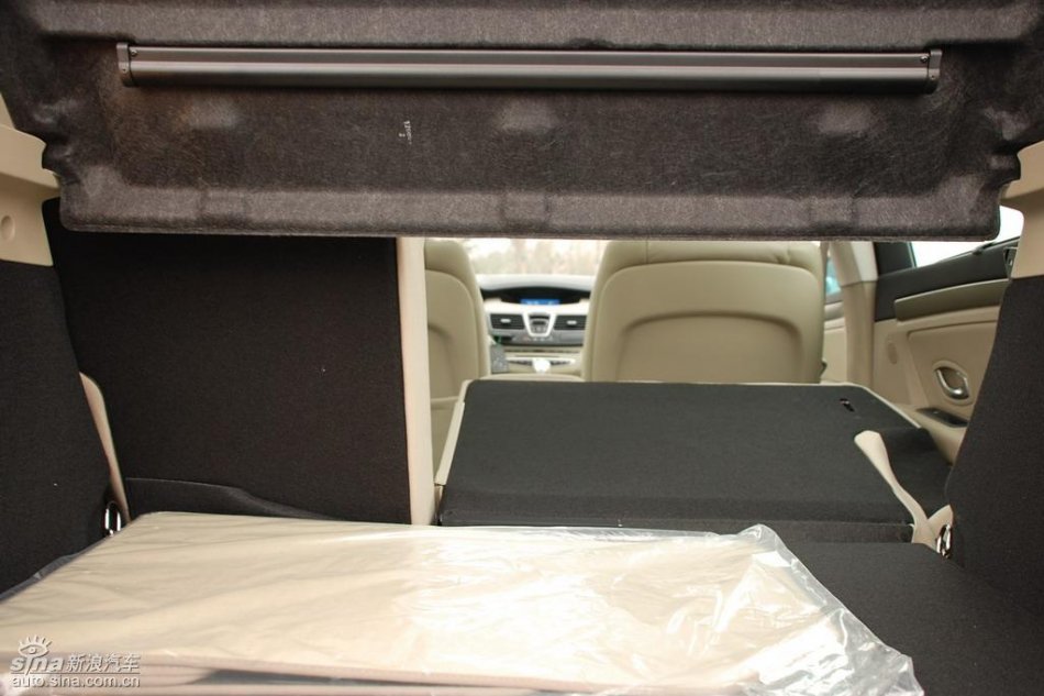 雷诺拉古娜内饰实拍图