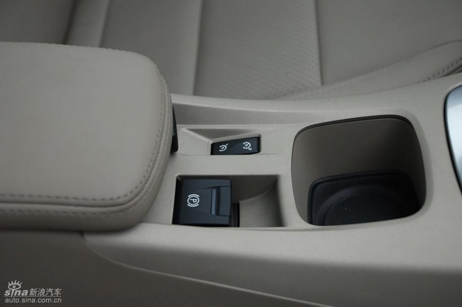 雷诺拉古娜内饰实拍图