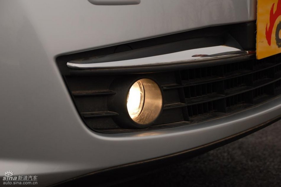 雷诺拉古娜外观实拍图