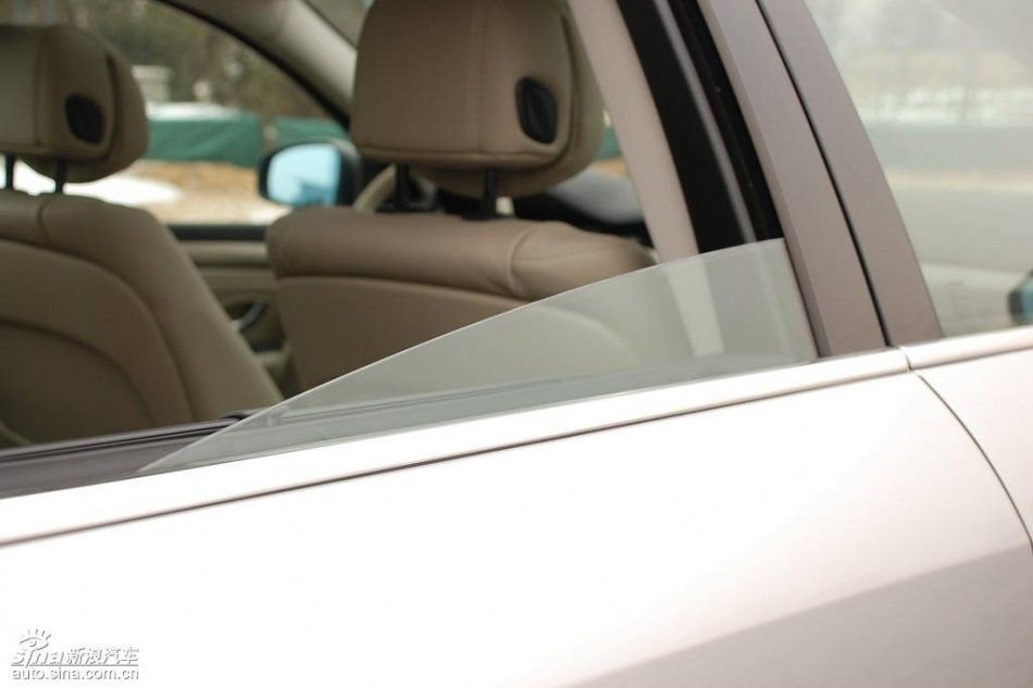 雷诺拉古娜内饰实拍图