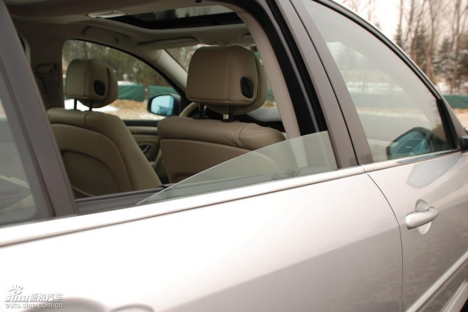 雷诺拉古娜内饰实拍图