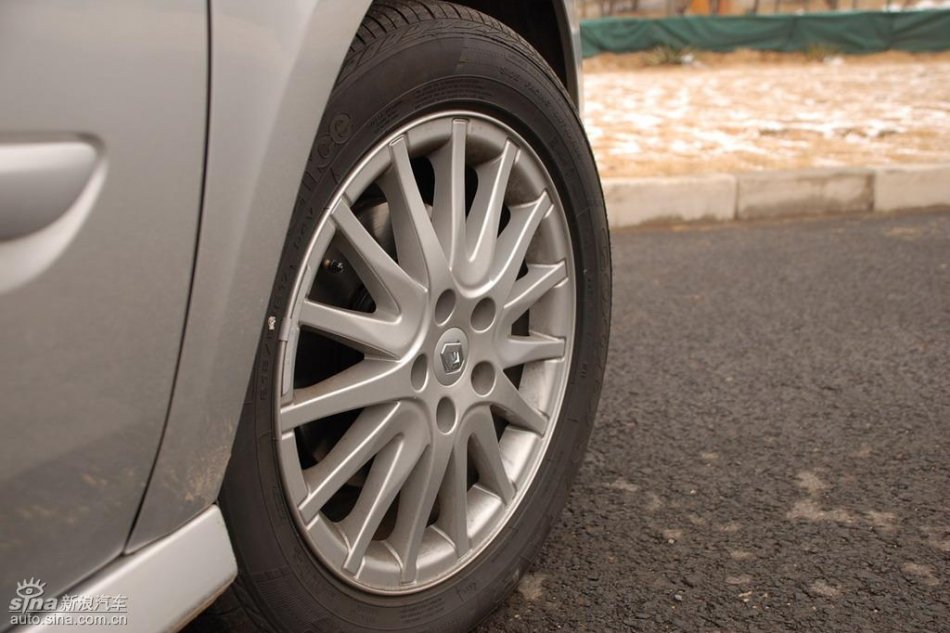 雷诺拉古娜外观实拍图