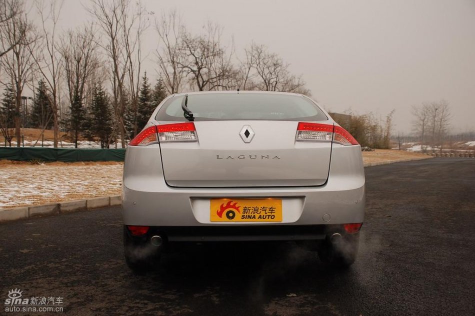 雷诺拉古娜外观实拍图